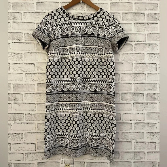 Women’s LOFT Embroidered medallion print Short Sleeve Dress Size Medium - Picture 1 of 4